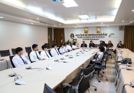 ภาพกิจกรรม หลักสูตรนวัตกรรมและธุรกิจอาหาร คณะวิทยาศาสตร์และเทคโนโลยีมอบทุนการศึกษาแรกเข้าแก่นักศึกษาของหลักสูตร