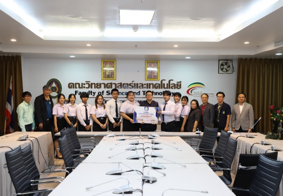 ภาพกิจกรรม หลักสูตรนวัตกรรมและธุรกิจอาหาร คณะวิทยาศาสตร์และเทคโนโลยีมอบทุนการศึกษาแรกเข้าแก่นักศึกษาของหลักสูตร