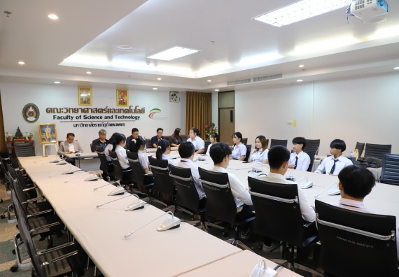 ภาพกิจกรรม หลักสูตรนวัตกรรมและธุรกิจอาหาร คณะวิทยาศาสตร์และเทคโนโลยีมอบทุนการศึกษาแรกเข้าแก่นักศึกษาของหลักสูตร