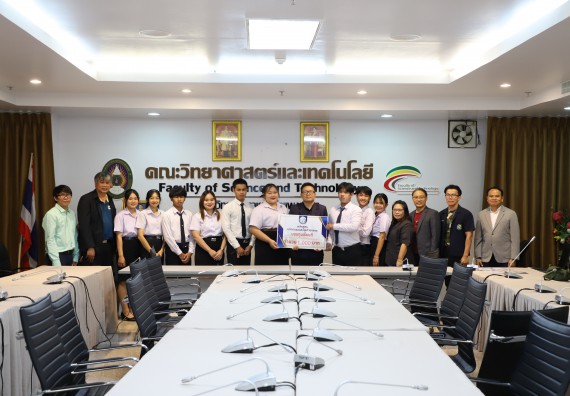 ภาพกิจกรรม หลักสูตรนวัตกรรมและธุรกิจอาหาร คณะวิทยาศาสตร์และเทคโนโลยีมอบทุนการศึกษาแรกเข้าแก่นักศึกษาของหลักสูตร