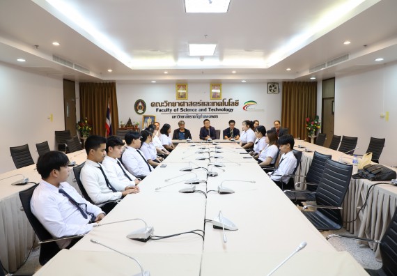 ภาพกิจกรรม หลักสูตรนวัตกรรมและธุรกิจอาหาร คณะวิทยาศาสตร์และเทคโนโลยีมอบทุนการศึกษาแรกเข้าแก่นักศึกษาของหลักสูตร