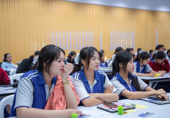 ภาพกิจกรรม  คณะวิทยาศาสตร์และเทคโนโลยี มหาวิทยาลัยราชภัฏกำแพงเพชร จัดกิจกรรมค่ายวิชาการเพื่อพัฒนากำลังคนด้านวิทยาศาสตร์และเทคโนโลยี ปีการศึกษา 2567  โรงเรียนผดุงปัญญา