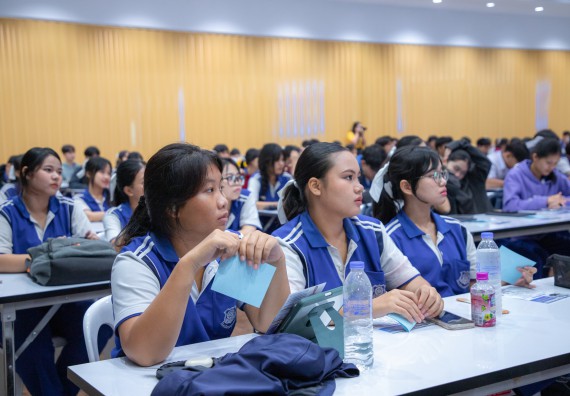 ภาพกิจกรรม  คณะวิทยาศาสตร์และเทคโนโลยี มหาวิทยาลัยราชภัฏกำแพงเพชร จัดกิจกรรมค่ายวิชาการเพื่อพัฒนากำลังคนด้านวิทยาศาสตร์และเทคโนโลยี ปีการศึกษา 2567  โรงเรียนผดุงปัญญา