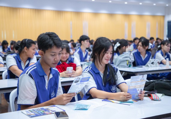 ภาพกิจกรรม  คณะวิทยาศาสตร์และเทคโนโลยี มหาวิทยาลัยราชภัฏกำแพงเพชร จัดกิจกรรมค่ายวิชาการเพื่อพัฒนากำลังคนด้านวิทยาศาสตร์และเทคโนโลยี ปีการศึกษา 2567  โรงเรียนผดุงปัญญา