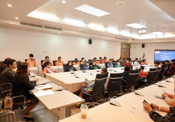 ภาพกิจกรรม  คณะวิทยาศาสตร์และเทคโนโลยี มหาวิทยาลัยราชภัฏกำแพงเพชร ให้การต้อนรับผู้รับบริหารสถานศึกษา คณะครู บุคลากรทางการศึกษา และนักเรียน จากโรงเรียนสหวิทยาคมในการนำนักเรียนออกค่ายเรียนรู้แหล่งเรียนรู้นอกสถานที่