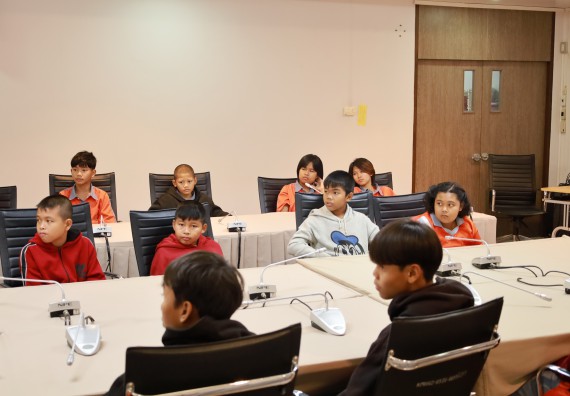 ภาพกิจกรรม  คณะวิทยาศาสตร์และเทคโนโลยี มหาวิทยาลัยราชภัฏกำแพงเพชร ให้การต้อนรับผู้รับบริหารสถานศึกษา คณะครู บุคลากรทางการศึกษา และนักเรียน จากโรงเรียนสหวิทยาคมในการนำนักเรียนออกค่ายเรียนรู้แหล่งเรียนรู้นอกสถานที่