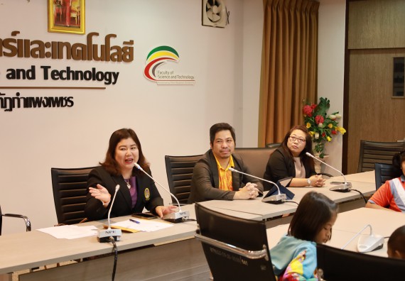 ภาพกิจกรรม  คณะวิทยาศาสตร์และเทคโนโลยี มหาวิทยาลัยราชภัฏกำแพงเพชร ให้การต้อนรับผู้รับบริหารสถานศึกษา คณะครู บุคลากรทางการศึกษา และนักเรียน จากโรงเรียนสหวิทยาคมในการนำนักเรียนออกค่ายเรียนรู้แหล่งเรียนรู้นอกสถานที่