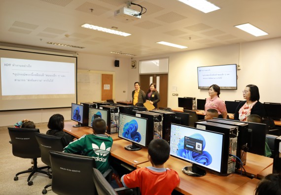 ภาพกิจกรรม  คณะวิทยาศาสตร์และเทคโนโลยี มหาวิทยาลัยราชภัฏกำแพงเพชร ให้การต้อนรับผู้รับบริหารสถานศึกษา คณะครู บุคลากรทางการศึกษา และนักเรียน จากโรงเรียนสหวิทยาคมในการนำนักเรียนออกค่ายเรียนรู้แหล่งเรียนรู้นอกสถานที่