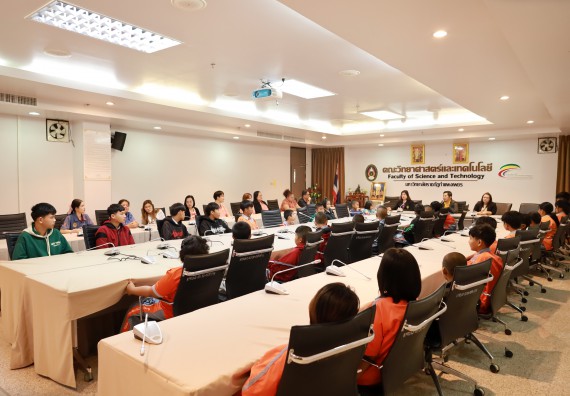 ภาพกิจกรรม  คณะวิทยาศาสตร์และเทคโนโลยี มหาวิทยาลัยราชภัฏกำแพงเพชร ให้การต้อนรับผู้รับบริหารสถานศึกษา คณะครู บุคลากรทางการศึกษา และนักเรียน จากโรงเรียนสหวิทยาคมในการนำนักเรียนออกค่ายเรียนรู้แหล่งเรียนรู้นอกสถานที่