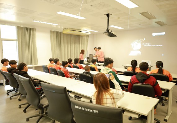 ภาพกิจกรรม  คณะวิทยาศาสตร์และเทคโนโลยี มหาวิทยาลัยราชภัฏกำแพงเพชร ให้การต้อนรับผู้รับบริหารสถานศึกษา คณะครู บุคลากรทางการศึกษา และนักเรียน จากโรงเรียนสหวิทยาคมในการนำนักเรียนออกค่ายเรียนรู้แหล่งเรียนรู้นอกสถานที่