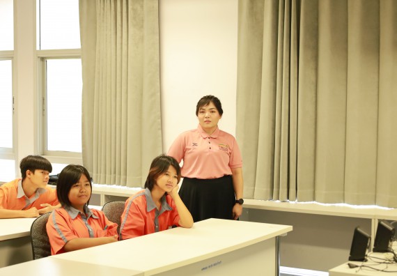 ภาพกิจกรรม  คณะวิทยาศาสตร์และเทคโนโลยี มหาวิทยาลัยราชภัฏกำแพงเพชร ให้การต้อนรับผู้รับบริหารสถานศึกษา คณะครู บุคลากรทางการศึกษา และนักเรียน จากโรงเรียนสหวิทยาคมในการนำนักเรียนออกค่ายเรียนรู้แหล่งเรียนรู้นอกสถานที่