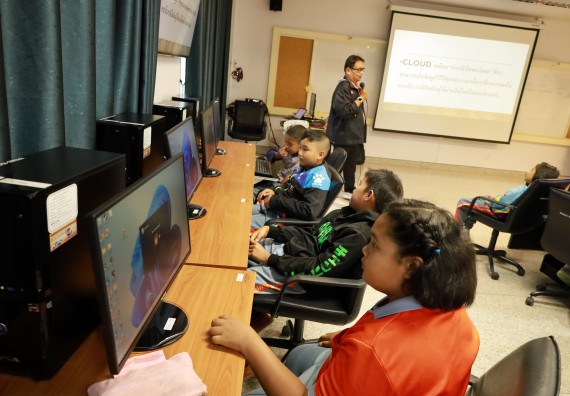 ภาพกิจกรรม  คณะวิทยาศาสตร์และเทคโนโลยี มหาวิทยาลัยราชภัฏกำแพงเพชร ให้การต้อนรับผู้รับบริหารสถานศึกษา คณะครู บุคลากรทางการศึกษา และนักเรียน จากโรงเรียนสหวิทยาคมในการนำนักเรียนออกค่ายเรียนรู้แหล่งเรียนรู้นอกสถานที่