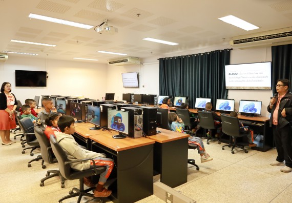 ภาพกิจกรรม  คณะวิทยาศาสตร์และเทคโนโลยี มหาวิทยาลัยราชภัฏกำแพงเพชร ให้การต้อนรับผู้รับบริหารสถานศึกษา คณะครู บุคลากรทางการศึกษา และนักเรียน จากโรงเรียนสหวิทยาคมในการนำนักเรียนออกค่ายเรียนรู้แหล่งเรียนรู้นอกสถานที่