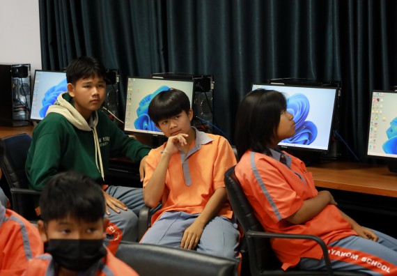 ภาพกิจกรรม  คณะวิทยาศาสตร์และเทคโนโลยี มหาวิทยาลัยราชภัฏกำแพงเพชร ให้การต้อนรับผู้รับบริหารสถานศึกษา คณะครู บุคลากรทางการศึกษา และนักเรียน จากโรงเรียนสหวิทยาคมในการนำนักเรียนออกค่ายเรียนรู้แหล่งเรียนรู้นอกสถานที่