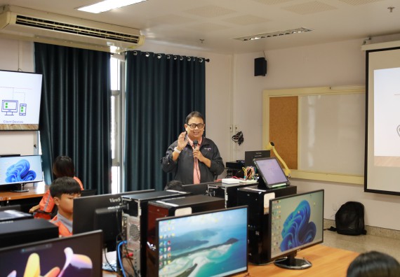 ภาพกิจกรรม  คณะวิทยาศาสตร์และเทคโนโลยี มหาวิทยาลัยราชภัฏกำแพงเพชร ให้การต้อนรับผู้รับบริหารสถานศึกษา คณะครู บุคลากรทางการศึกษา และนักเรียน จากโรงเรียนสหวิทยาคมในการนำนักเรียนออกค่ายเรียนรู้แหล่งเรียนรู้นอกสถานที่