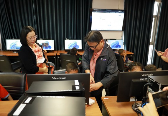 ภาพกิจกรรม  คณะวิทยาศาสตร์และเทคโนโลยี มหาวิทยาลัยราชภัฏกำแพงเพชร ให้การต้อนรับผู้รับบริหารสถานศึกษา คณะครู บุคลากรทางการศึกษา และนักเรียน จากโรงเรียนสหวิทยาคมในการนำนักเรียนออกค่ายเรียนรู้แหล่งเรียนรู้นอกสถานที่