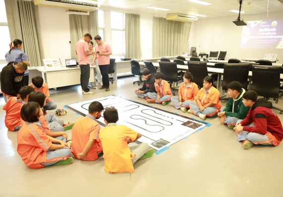 ภาพกิจกรรม  คณะวิทยาศาสตร์และเทคโนโลยี มหาวิทยาลัยราชภัฏกำแพงเพชร ให้การต้อนรับผู้รับบริหารสถานศึกษา คณะครู บุคลากรทางการศึกษา และนักเรียน จากโรงเรียนสหวิทยาคมในการนำนักเรียนออกค่ายเรียนรู้แหล่งเรียนรู้นอกสถานที่