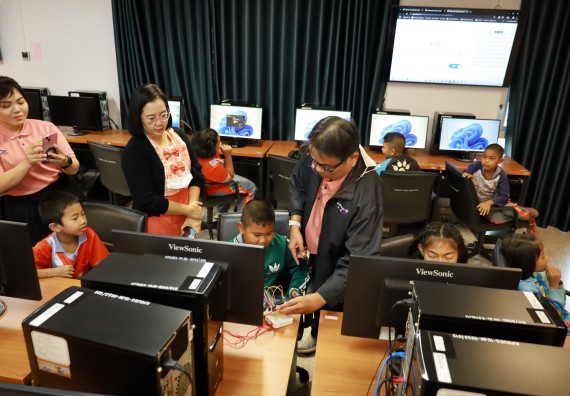 ภาพกิจกรรม  คณะวิทยาศาสตร์และเทคโนโลยี มหาวิทยาลัยราชภัฏกำแพงเพชร ให้การต้อนรับผู้รับบริหารสถานศึกษา คณะครู บุคลากรทางการศึกษา และนักเรียน จากโรงเรียนสหวิทยาคมในการนำนักเรียนออกค่ายเรียนรู้แหล่งเรียนรู้นอกสถานที่