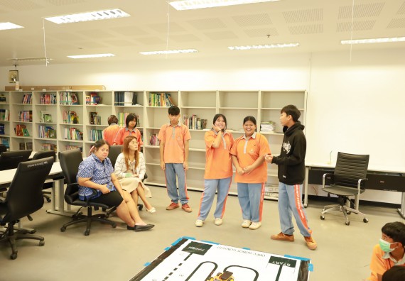 ภาพกิจกรรม  คณะวิทยาศาสตร์และเทคโนโลยี มหาวิทยาลัยราชภัฏกำแพงเพชร ให้การต้อนรับผู้รับบริหารสถานศึกษา คณะครู บุคลากรทางการศึกษา และนักเรียน จากโรงเรียนสหวิทยาคมในการนำนักเรียนออกค่ายเรียนรู้แหล่งเรียนรู้นอกสถานที่