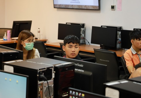 ภาพกิจกรรม  คณะวิทยาศาสตร์และเทคโนโลยี มหาวิทยาลัยราชภัฏกำแพงเพชร ให้การต้อนรับผู้รับบริหารสถานศึกษา คณะครู บุคลากรทางการศึกษา และนักเรียน จากโรงเรียนสหวิทยาคมในการนำนักเรียนออกค่ายเรียนรู้แหล่งเรียนรู้นอกสถานที่