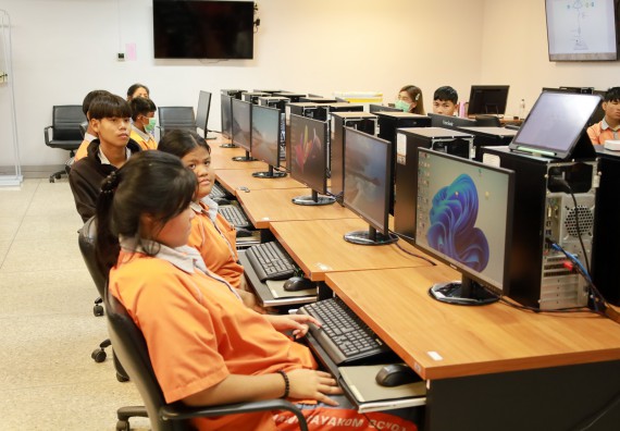 ภาพกิจกรรม  คณะวิทยาศาสตร์และเทคโนโลยี มหาวิทยาลัยราชภัฏกำแพงเพชร ให้การต้อนรับผู้รับบริหารสถานศึกษา คณะครู บุคลากรทางการศึกษา และนักเรียน จากโรงเรียนสหวิทยาคมในการนำนักเรียนออกค่ายเรียนรู้แหล่งเรียนรู้นอกสถานที่