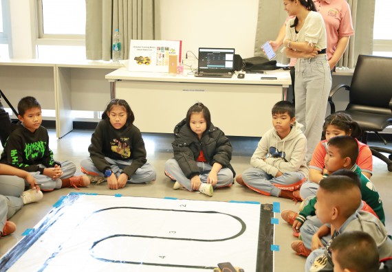 ภาพกิจกรรม  คณะวิทยาศาสตร์และเทคโนโลยี มหาวิทยาลัยราชภัฏกำแพงเพชร ให้การต้อนรับผู้รับบริหารสถานศึกษา คณะครู บุคลากรทางการศึกษา และนักเรียน จากโรงเรียนสหวิทยาคมในการนำนักเรียนออกค่ายเรียนรู้แหล่งเรียนรู้นอกสถานที่