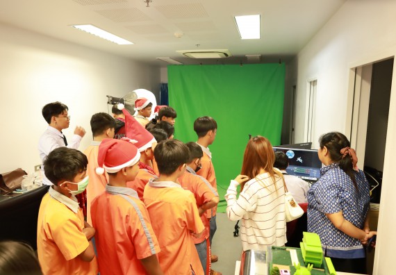 ภาพกิจกรรม  คณะวิทยาศาสตร์และเทคโนโลยี มหาวิทยาลัยราชภัฏกำแพงเพชร ให้การต้อนรับผู้รับบริหารสถานศึกษา คณะครู บุคลากรทางการศึกษา และนักเรียน จากโรงเรียนสหวิทยาคมในการนำนักเรียนออกค่ายเรียนรู้แหล่งเรียนรู้นอกสถานที่