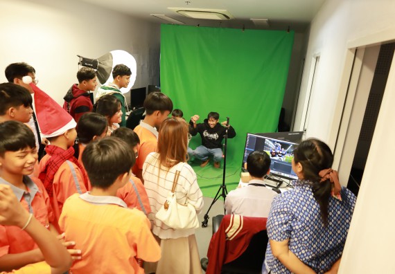 ภาพกิจกรรม  คณะวิทยาศาสตร์และเทคโนโลยี มหาวิทยาลัยราชภัฏกำแพงเพชร ให้การต้อนรับผู้รับบริหารสถานศึกษา คณะครู บุคลากรทางการศึกษา และนักเรียน จากโรงเรียนสหวิทยาคมในการนำนักเรียนออกค่ายเรียนรู้แหล่งเรียนรู้นอกสถานที่