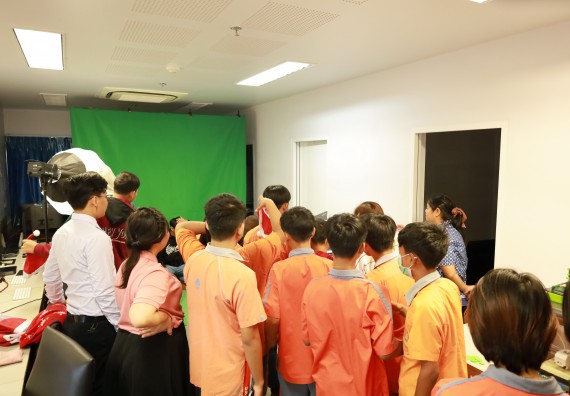 ภาพกิจกรรม  คณะวิทยาศาสตร์และเทคโนโลยี มหาวิทยาลัยราชภัฏกำแพงเพชร ให้การต้อนรับผู้รับบริหารสถานศึกษา คณะครู บุคลากรทางการศึกษา และนักเรียน จากโรงเรียนสหวิทยาคมในการนำนักเรียนออกค่ายเรียนรู้แหล่งเรียนรู้นอกสถานที่