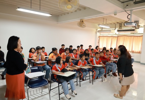 ภาพกิจกรรม  คณะวิทยาศาสตร์และเทคโนโลยี มหาวิทยาลัยราชภัฏกำแพงเพชร ให้การต้อนรับผู้รับบริหารสถานศึกษา คณะครู บุคลากรทางการศึกษา และนักเรียน จากโรงเรียนสหวิทยาคมในการนำนักเรียนออกค่ายเรียนรู้แหล่งเรียนรู้นอกสถานที่