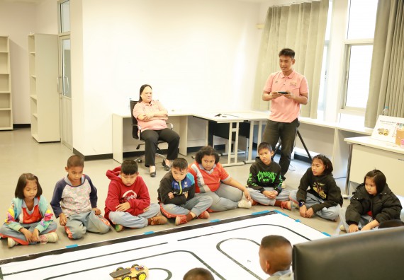 ภาพกิจกรรม  คณะวิทยาศาสตร์และเทคโนโลยี มหาวิทยาลัยราชภัฏกำแพงเพชร ให้การต้อนรับผู้รับบริหารสถานศึกษา คณะครู บุคลากรทางการศึกษา และนักเรียน จากโรงเรียนสหวิทยาคมในการนำนักเรียนออกค่ายเรียนรู้แหล่งเรียนรู้นอกสถานที่