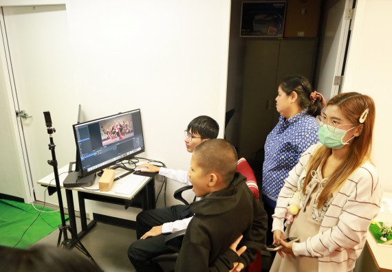 ภาพกิจกรรม  คณะวิทยาศาสตร์และเทคโนโลยี มหาวิทยาลัยราชภัฏกำแพงเพชร ให้การต้อนรับผู้รับบริหารสถานศึกษา คณะครู บุคลากรทางการศึกษา และนักเรียน จากโรงเรียนสหวิทยาคมในการนำนักเรียนออกค่ายเรียนรู้แหล่งเรียนรู้นอกสถานที่