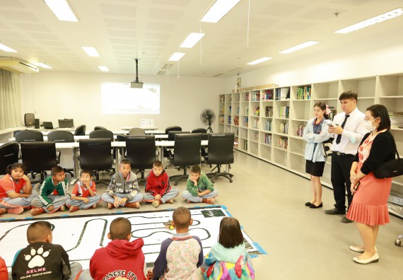 ภาพกิจกรรม  คณะวิทยาศาสตร์และเทคโนโลยี มหาวิทยาลัยราชภัฏกำแพงเพชร ให้การต้อนรับผู้รับบริหารสถานศึกษา คณะครู บุคลากรทางการศึกษา และนักเรียน จากโรงเรียนสหวิทยาคมในการนำนักเรียนออกค่ายเรียนรู้แหล่งเรียนรู้นอกสถานที่