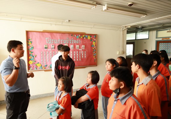 ภาพกิจกรรม  คณะวิทยาศาสตร์และเทคโนโลยี มหาวิทยาลัยราชภัฏกำแพงเพชร ให้การต้อนรับผู้รับบริหารสถานศึกษา คณะครู บุคลากรทางการศึกษา และนักเรียน จากโรงเรียนสหวิทยาคมในการนำนักเรียนออกค่ายเรียนรู้แหล่งเรียนรู้นอกสถานที่