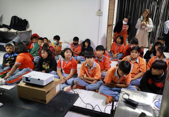 ภาพกิจกรรม  คณะวิทยาศาสตร์และเทคโนโลยี มหาวิทยาลัยราชภัฏกำแพงเพชร ให้การต้อนรับผู้รับบริหารสถานศึกษา คณะครู บุคลากรทางการศึกษา และนักเรียน จากโรงเรียนสหวิทยาคมในการนำนักเรียนออกค่ายเรียนรู้แหล่งเรียนรู้นอกสถานที่