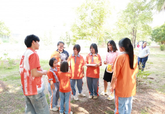 ภาพกิจกรรม  คณะวิทยาศาสตร์และเทคโนโลยี มหาวิทยาลัยราชภัฏกำแพงเพชร ให้การต้อนรับผู้รับบริหารสถานศึกษา คณะครู บุคลากรทางการศึกษา และนักเรียน จากโรงเรียนสหวิทยาคมในการนำนักเรียนออกค่ายเรียนรู้แหล่งเรียนรู้นอกสถานที่