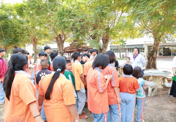 ภาพกิจกรรม  คณะวิทยาศาสตร์และเทคโนโลยี มหาวิทยาลัยราชภัฏกำแพงเพชร ให้การต้อนรับผู้รับบริหารสถานศึกษา คณะครู บุคลากรทางการศึกษา และนักเรียน จากโรงเรียนสหวิทยาคมในการนำนักเรียนออกค่ายเรียนรู้แหล่งเรียนรู้นอกสถานที่