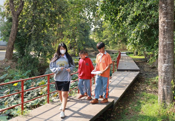 ภาพกิจกรรม  คณะวิทยาศาสตร์และเทคโนโลยี มหาวิทยาลัยราชภัฏกำแพงเพชร ให้การต้อนรับผู้รับบริหารสถานศึกษา คณะครู บุคลากรทางการศึกษา และนักเรียน จากโรงเรียนสหวิทยาคมในการนำนักเรียนออกค่ายเรียนรู้แหล่งเรียนรู้นอกสถานที่