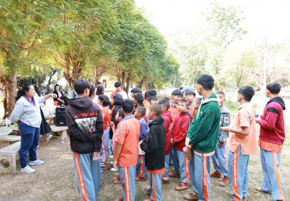 ภาพกิจกรรม  คณะวิทยาศาสตร์และเทคโนโลยี มหาวิทยาลัยราชภัฏกำแพงเพชร ให้การต้อนรับผู้รับบริหารสถานศึกษา คณะครู บุคลากรทางการศึกษา และนักเรียน จากโรงเรียนสหวิทยาคมในการนำนักเรียนออกค่ายเรียนรู้แหล่งเรียนรู้นอกสถานที่