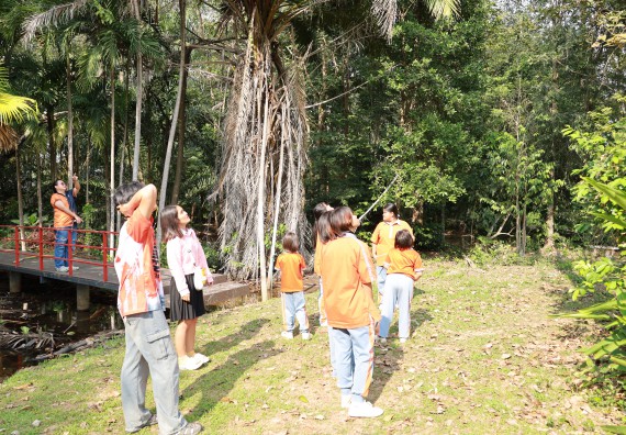 ภาพกิจกรรม  คณะวิทยาศาสตร์และเทคโนโลยี มหาวิทยาลัยราชภัฏกำแพงเพชร ให้การต้อนรับผู้รับบริหารสถานศึกษา คณะครู บุคลากรทางการศึกษา และนักเรียน จากโรงเรียนสหวิทยาคมในการนำนักเรียนออกค่ายเรียนรู้แหล่งเรียนรู้นอกสถานที่