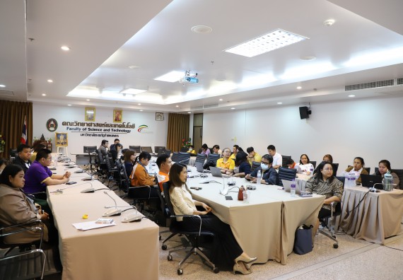 ภาพกิจกรรม  คณะวิทยาศาสตร์และเทคโนโลยี มหาวิทยาลัยราชภัฏกำแพงเพชร จัดประชุมเพื่อชี้แจงและเสนอรายชื่อคณะกรรมการดำเนินงานเพื่อให้ได้มาซึ่งรายชื่อผู้สมควรดำรงตำแหน่งคณบดีคณะวิทยาศาสตร์และเทคโนโลยี