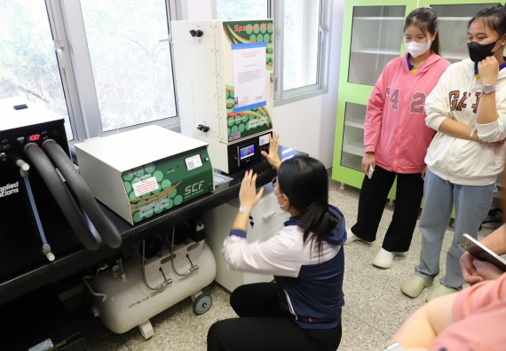 ภาพกิจกรรม  โปรแกรมวิชาเคมี จัดกิจกรรมอบรมเชิงปฏิบัติการเทคนิคการสกัดด้วยของไหลวิกฤติยิ่งยวดของคาร์บอนไดออกไซด์ (supercritical carbon dioxide fluid)