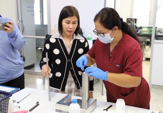 ภาพกิจกรรม  โปรแกรมวิชาเคมี จัดกิจกรรมอบรมเชิงปฏิบัติการเทคนิคการสกัดด้วยของไหลวิกฤติยิ่งยวดของคาร์บอนไดออกไซด์ (supercritical carbon dioxide fluid)