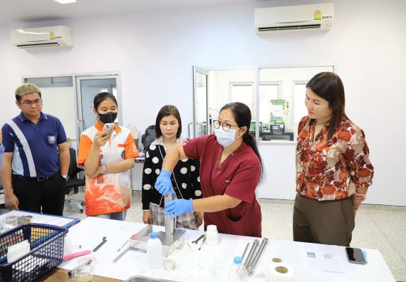 ภาพกิจกรรม  โปรแกรมวิชาเคมี จัดกิจกรรมอบรมเชิงปฏิบัติการเทคนิคการสกัดด้วยของไหลวิกฤติยิ่งยวดของคาร์บอนไดออกไซด์ (supercritical carbon dioxide fluid)