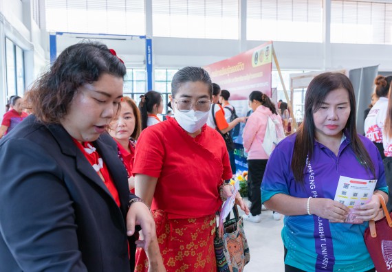 ภาพกิจกรรม  คณะวิทยาศาสตร์และเทคโนโลยี มหาวิทยาลัยราชภัฏกำแพงเพชร นำนิทรรศการศูนย์ STEM คณะวิทยาศาสตร์และเทคโนโลยี จำนวน 3 บูธ เข้าร่วมจัดในกิจกรรมงานเปิดศูนย์การเรียนรู้ตลอดชีวิตและพัฒนามาตรฐานวิชาชีพ (LPC)