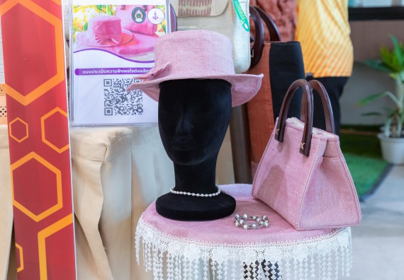 ภาพกิจกรรม  คณะวิทยาศาสตร์และเทคโนโลยี มหาวิทยาลัยราชภัฏกำแพงเพชร นำนิทรรศการศูนย์ STEM คณะวิทยาศาสตร์และเทคโนโลยี จำนวน 3 บูธ เข้าร่วมจัดในกิจกรรมงานเปิดศูนย์การเรียนรู้ตลอดชีวิตและพัฒนามาตรฐานวิชาชีพ (LPC)