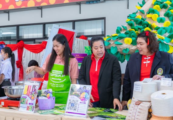 ภาพกิจกรรม  คณะวิทยาศาสตร์และเทคโนโลยี มหาวิทยาลัยราชภัฏกำแพงเพชร นำนิทรรศการศูนย์ STEM คณะวิทยาศาสตร์และเทคโนโลยี จำนวน 3 บูธ เข้าร่วมจัดในกิจกรรมงานเปิดศูนย์การเรียนรู้ตลอดชีวิตและพัฒนามาตรฐานวิชาชีพ (LPC)