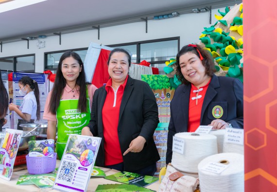 ภาพกิจกรรม  คณะวิทยาศาสตร์และเทคโนโลยี มหาวิทยาลัยราชภัฏกำแพงเพชร นำนิทรรศการศูนย์ STEM คณะวิทยาศาสตร์และเทคโนโลยี จำนวน 3 บูธ เข้าร่วมจัดในกิจกรรมงานเปิดศูนย์การเรียนรู้ตลอดชีวิตและพัฒนามาตรฐานวิชาชีพ (LPC)