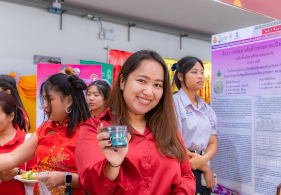 ภาพกิจกรรม  คณะวิทยาศาสตร์และเทคโนโลยี มหาวิทยาลัยราชภัฏกำแพงเพชร นำนิทรรศการศูนย์ STEM คณะวิทยาศาสตร์และเทคโนโลยี จำนวน 3 บูธ เข้าร่วมจัดในกิจกรรมงานเปิดศูนย์การเรียนรู้ตลอดชีวิตและพัฒนามาตรฐานวิชาชีพ (LPC)