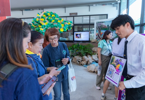 ภาพกิจกรรม  คณะวิทยาศาสตร์และเทคโนโลยี มหาวิทยาลัยราชภัฏกำแพงเพชร นำนิทรรศการศูนย์ STEM คณะวิทยาศาสตร์และเทคโนโลยี จำนวน 3 บูธ เข้าร่วมจัดในกิจกรรมงานเปิดศูนย์การเรียนรู้ตลอดชีวิตและพัฒนามาตรฐานวิชาชีพ (LPC)